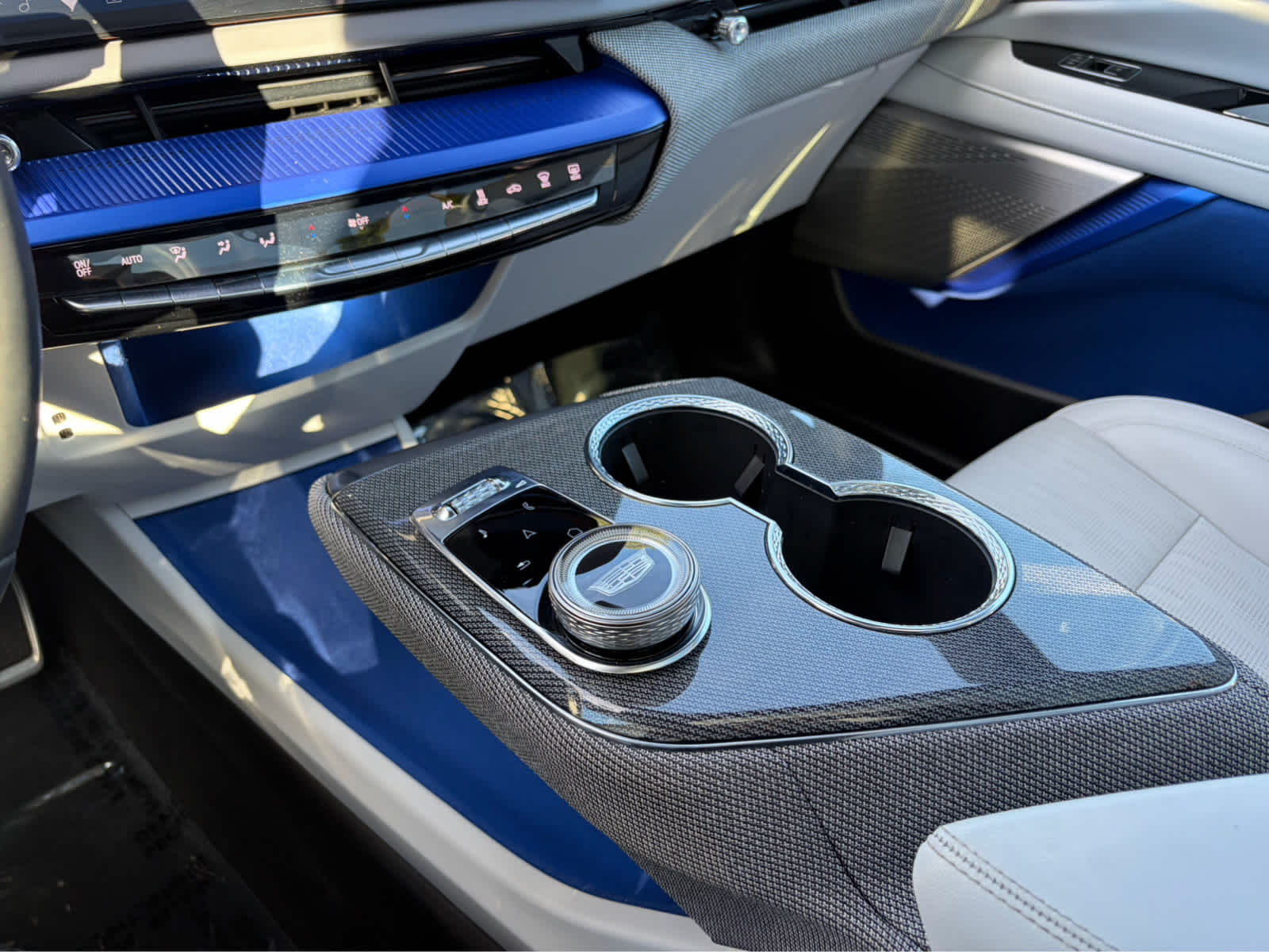 2025 Cadillac OPTIQ Luxury 2