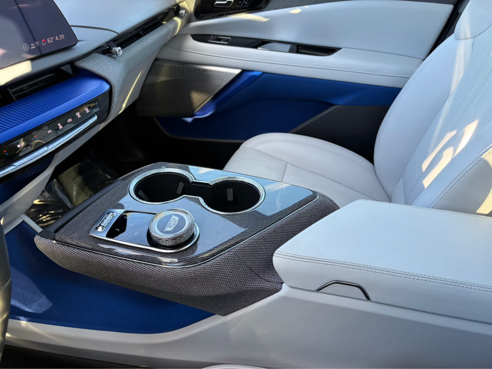 2025 Cadillac OPTIQ Luxury 2