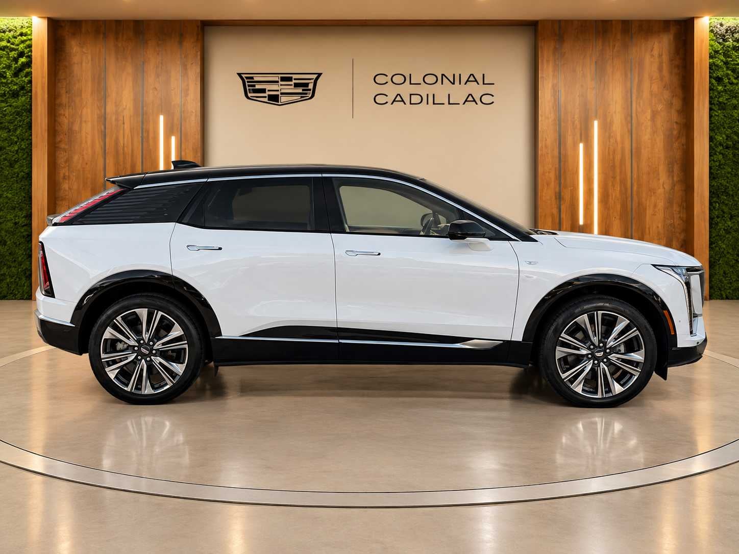 2025 Cadillac OPTIQ Luxury 2