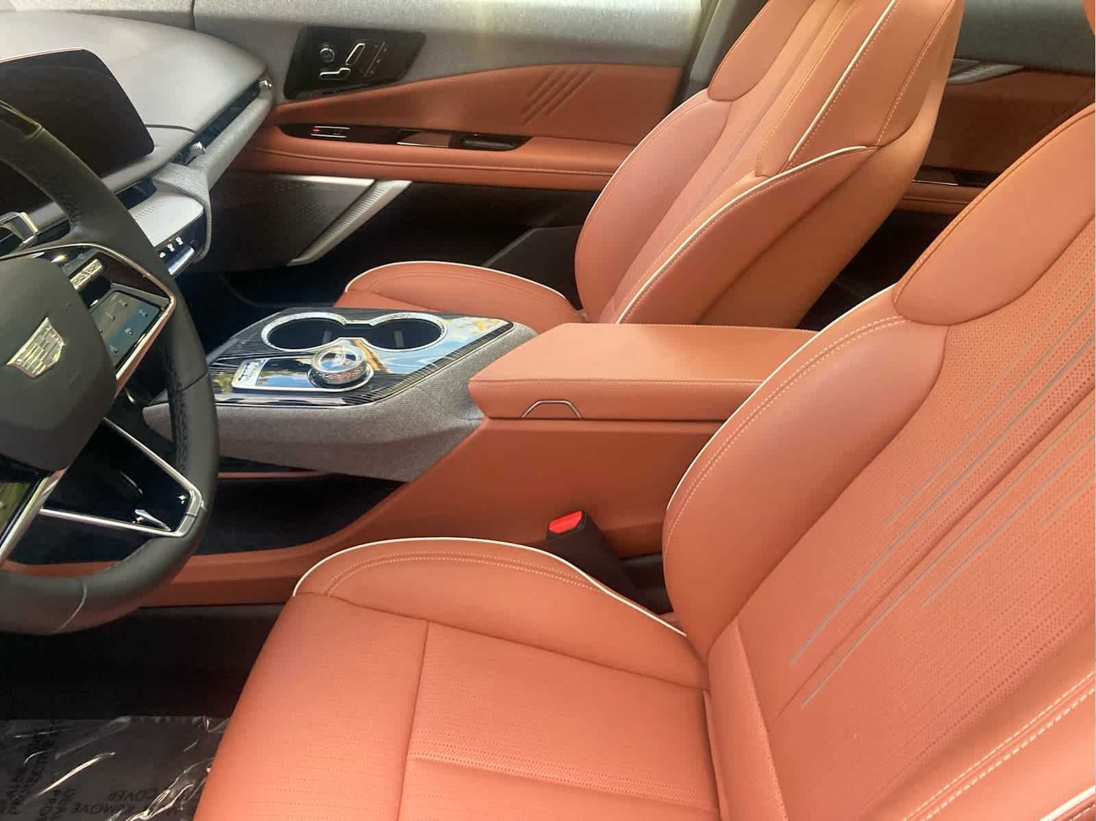 2025 Cadillac OPTIQ Luxury 2