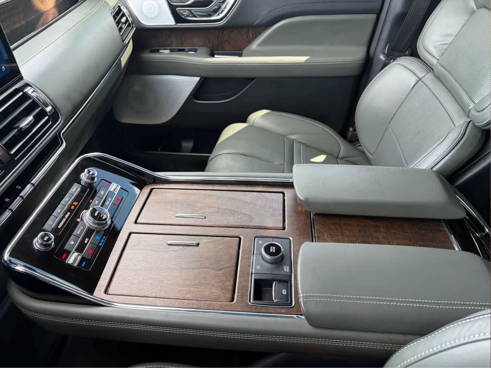 2024 Lincoln Navigator Black Label